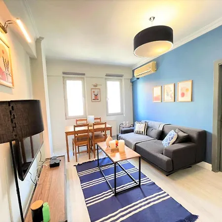 Wonder Homes - 2 Bedroom Designer Flat, Terrace, Cihangir Istanbul