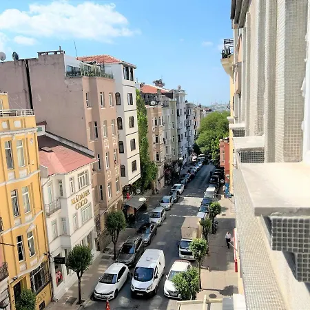 Wonder Homes - 2 Bedroom Designer Flat, Terrace, Cihangir * Istanbul