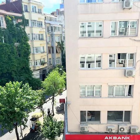 Wonder Homes - 2 Bedroom Designer Flat, Terrace, Cihangir Apartment